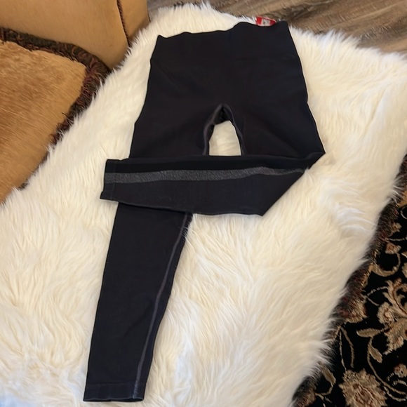 SPANX Pants - NWT Spanx black seamless track stripe legging!